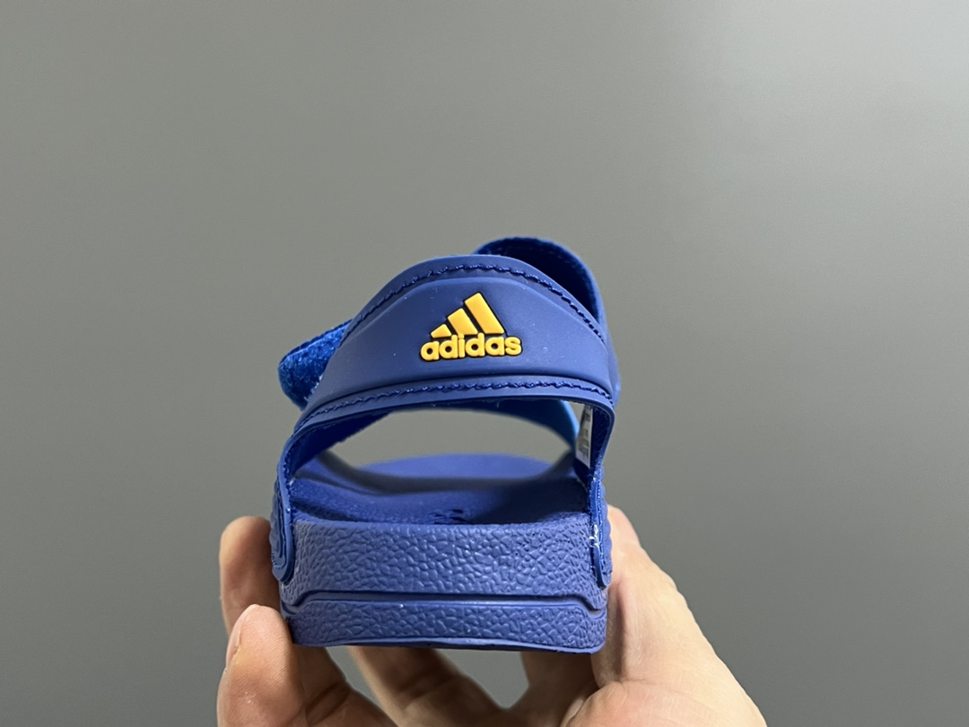 图片[7]-A家原单新款SANDAL沙滩儿童魔术贴凉鞋 尺码：26-35码 原单外贸订单❤️ 原厂鞋材鞋楦鞋盒🖤 超轻超薄超透气凉鞋☁️ 魔术贴设计，方便调节✔️ 海边沙滩露营，备一双都很方便✌🏻-选品中心