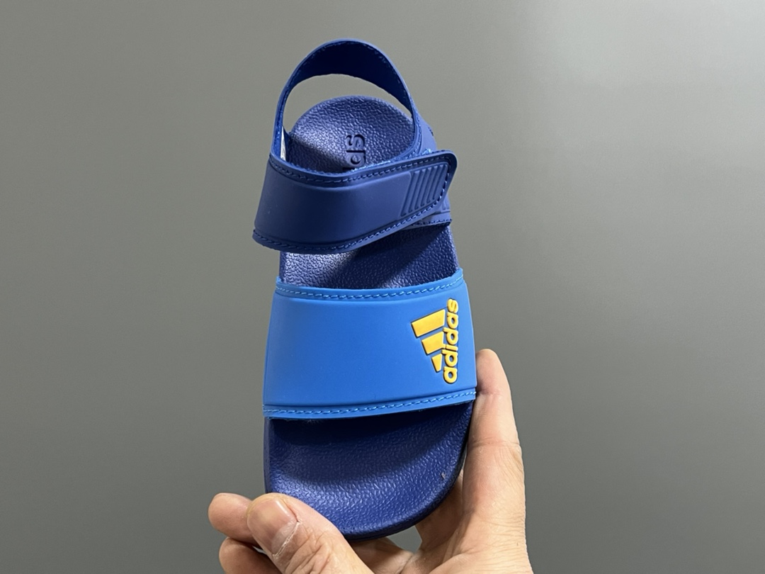 图片[8]-A家原单新款SANDAL沙滩儿童魔术贴凉鞋 尺码：26-35码 原单外贸订单❤️ 原厂鞋材鞋楦鞋盒🖤 超轻超薄超透气凉鞋☁️ 魔术贴设计，方便调节✔️ 海边沙滩露营，备一双都很方便✌🏻-选品中心