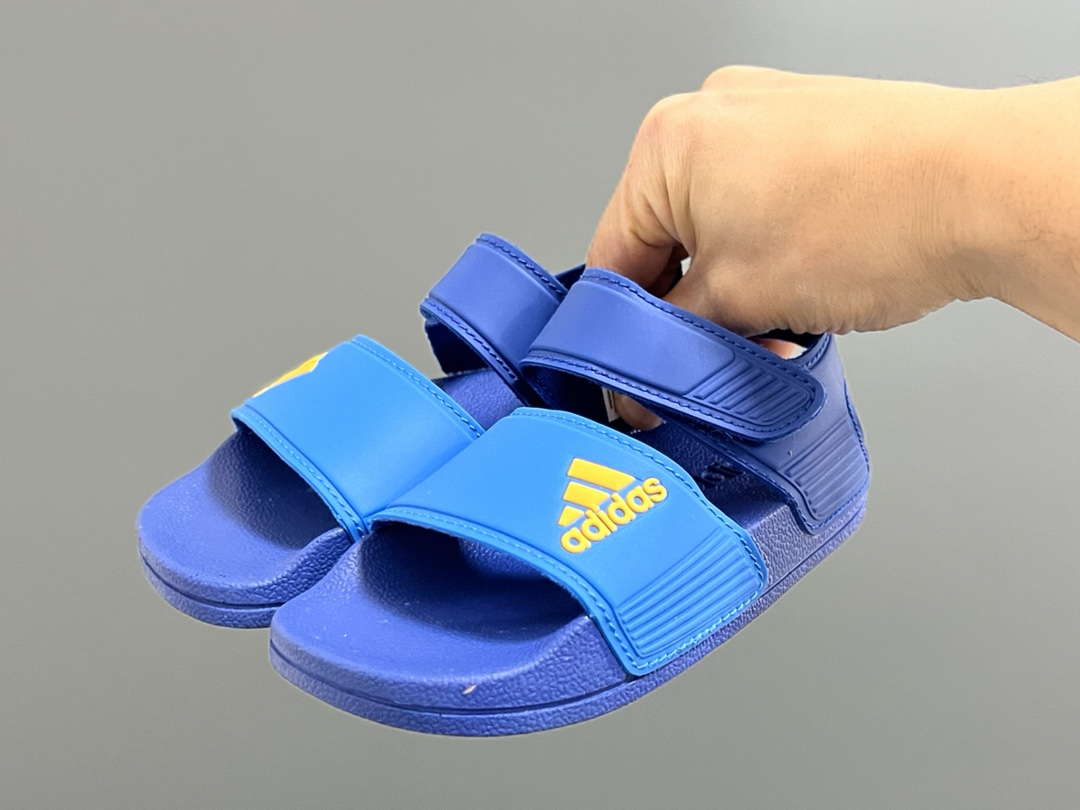 图片[2]-A家原单新款SANDAL沙滩儿童魔术贴凉鞋 尺码：26-35码 原单外贸订单❤️ 原厂鞋材鞋楦鞋盒🖤 超轻超薄超透气凉鞋☁️ 魔术贴设计，方便调节✔️ 海边沙滩露营，备一双都很方便✌🏻-选品中心