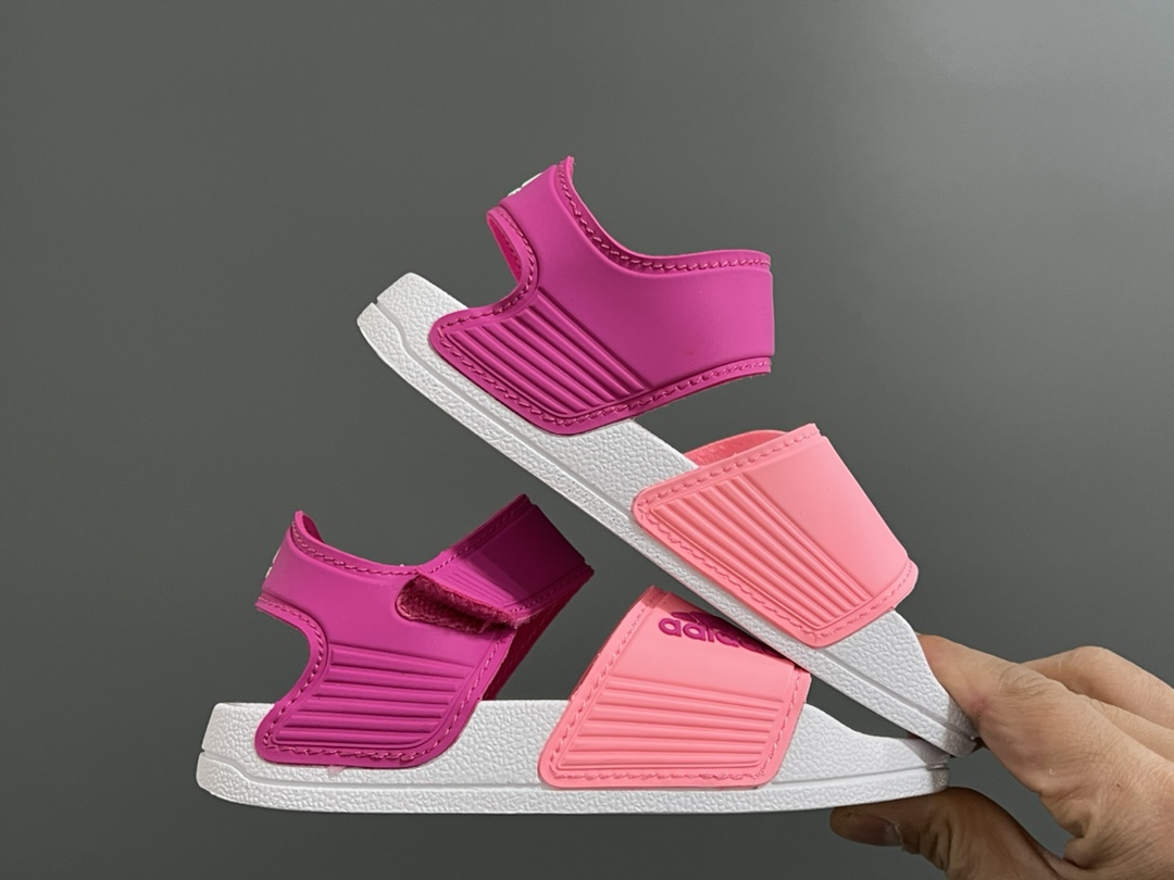 图片[9]-A家原单新款SANDAL沙滩儿童魔术贴凉鞋 尺码：26-35码 原单外贸订单❤️ 原厂鞋材鞋楦鞋盒🖤 超轻超薄超透气凉鞋☁️ 魔术贴设计，方便调节✔️ 海边沙滩露营，备一双都很方便✌🏻-选品中心