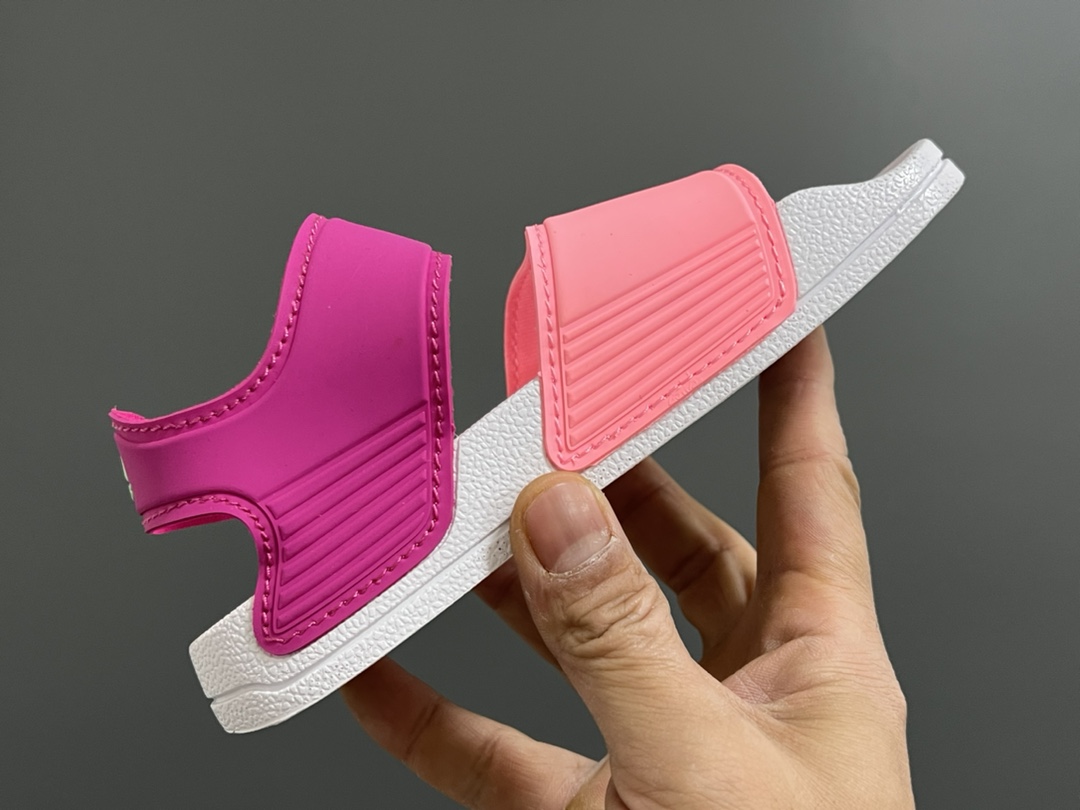 图片[6]-A家原单新款SANDAL沙滩儿童魔术贴凉鞋 尺码：26-35码 原单外贸订单❤️ 原厂鞋材鞋楦鞋盒🖤 超轻超薄超透气凉鞋☁️ 魔术贴设计，方便调节✔️ 海边沙滩露营，备一双都很方便✌🏻-选品中心