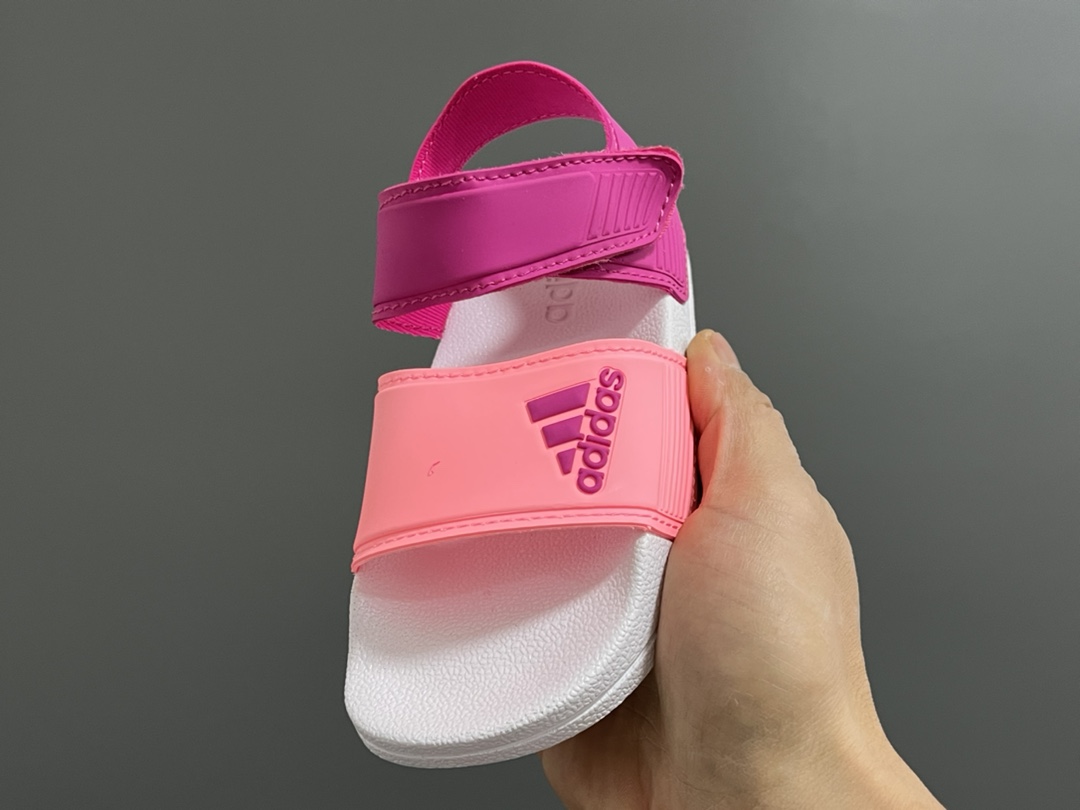 图片[3]-A家原单新款SANDAL沙滩儿童魔术贴凉鞋 尺码：26-35码 原单外贸订单❤️ 原厂鞋材鞋楦鞋盒🖤 超轻超薄超透气凉鞋☁️ 魔术贴设计，方便调节✔️ 海边沙滩露营，备一双都很方便✌🏻-选品中心