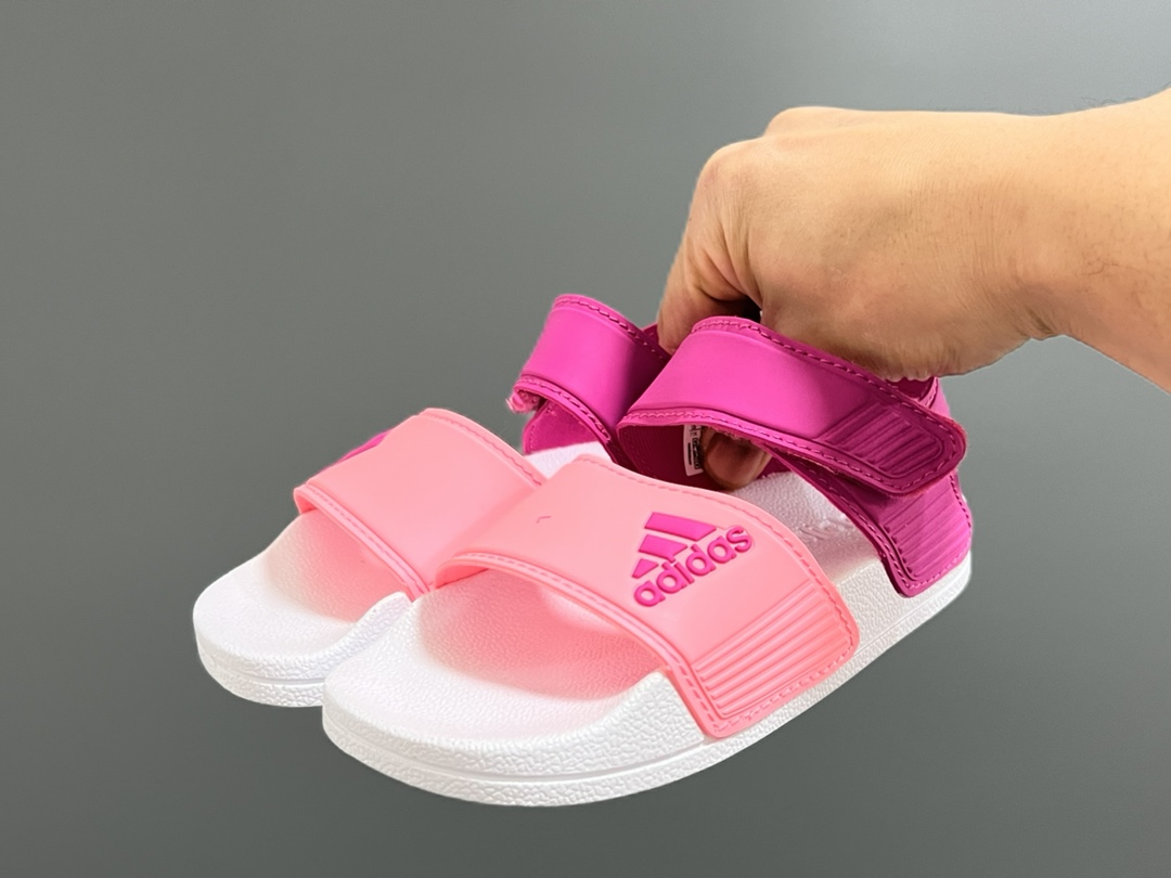 图片[2]-A家原单新款SANDAL沙滩儿童魔术贴凉鞋 尺码：26-35码 原单外贸订单❤️ 原厂鞋材鞋楦鞋盒🖤 超轻超薄超透气凉鞋☁️ 魔术贴设计，方便调节✔️ 海边沙滩露营，备一双都很方便✌🏻-选品中心