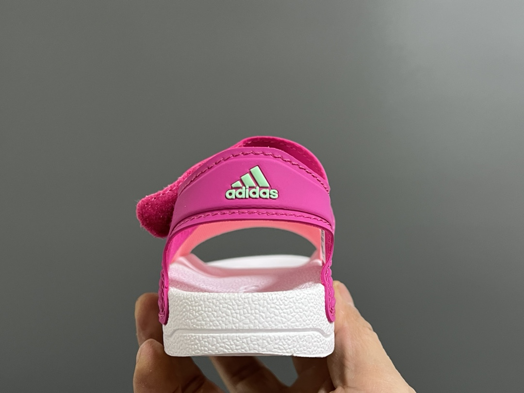 图片[7]-A家原单新款SANDAL沙滩儿童魔术贴凉鞋 尺码：26-35码 原单外贸订单❤️ 原厂鞋材鞋楦鞋盒🖤 超轻超薄超透气凉鞋☁️ 魔术贴设计，方便调节✔️ 海边沙滩露营，备一双都很方便✌🏻-选品中心