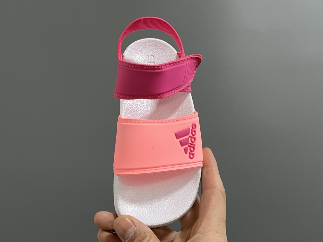 图片[8]-A家原单新款SANDAL沙滩儿童魔术贴凉鞋 尺码：26-35码 原单外贸订单❤️ 原厂鞋材鞋楦鞋盒🖤 超轻超薄超透气凉鞋☁️ 魔术贴设计，方便调节✔️ 海边沙滩露营，备一双都很方便✌🏻-选品中心