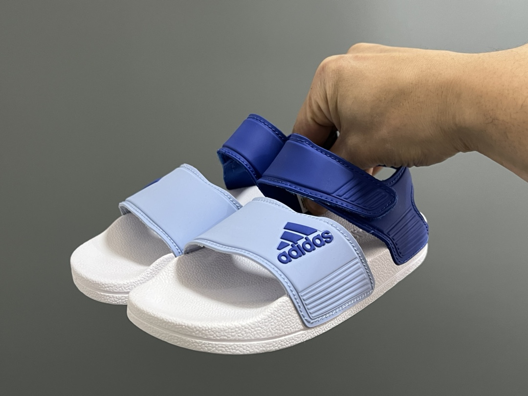 图片[2]-A家原单新款SANDAL沙滩儿童魔术贴凉鞋 尺码：26-35码 原单外贸订单❤️ 原厂鞋材鞋楦鞋盒🖤 超轻超薄超透气凉鞋☁️ 魔术贴设计，方便调节✔️ 海边沙滩露营，备一双都很方便✌🏻-选品中心