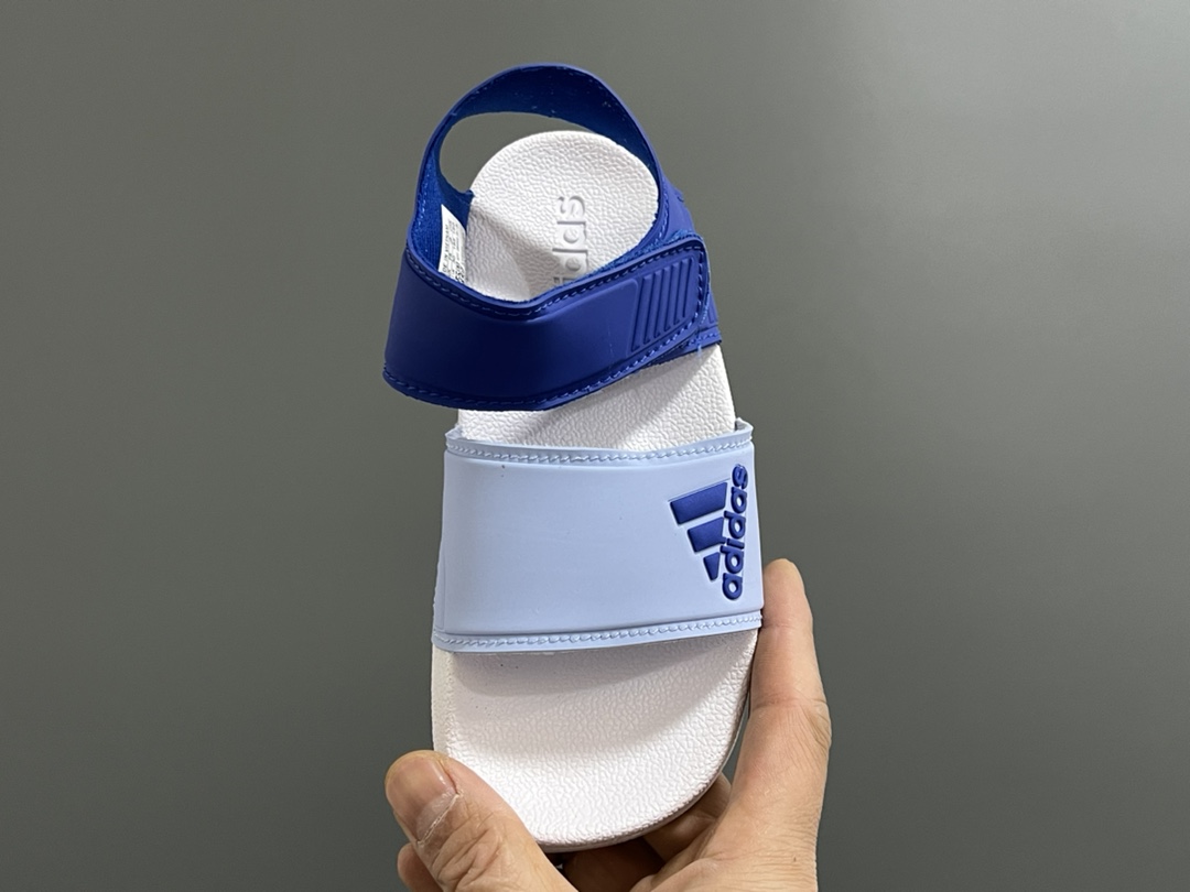 图片[8]-A家原单新款SANDAL沙滩儿童魔术贴凉鞋 尺码：26-35码 原单外贸订单❤️ 原厂鞋材鞋楦鞋盒🖤 超轻超薄超透气凉鞋☁️ 魔术贴设计，方便调节✔️ 海边沙滩露营，备一双都很方便✌🏻-选品中心