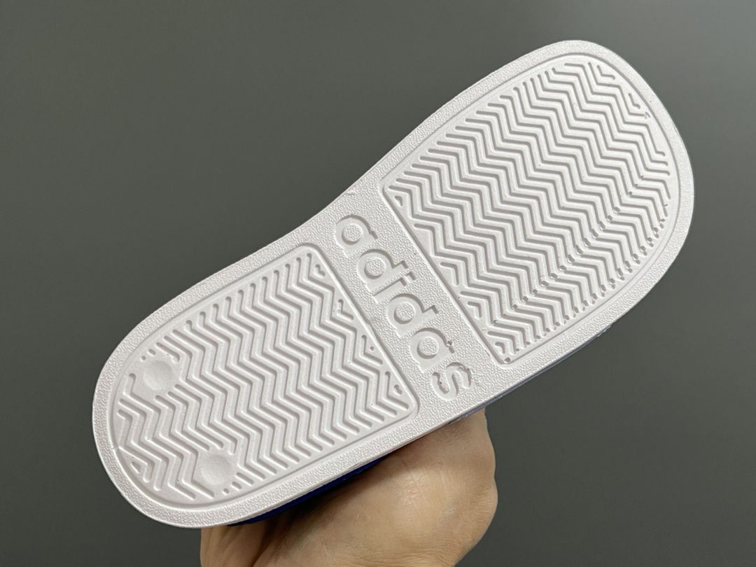 图片[5]-A家原单新款SANDAL沙滩儿童魔术贴凉鞋 尺码：26-35码 原单外贸订单❤️ 原厂鞋材鞋楦鞋盒🖤 超轻超薄超透气凉鞋☁️ 魔术贴设计，方便调节✔️ 海边沙滩露营，备一双都很方便✌🏻-选品中心