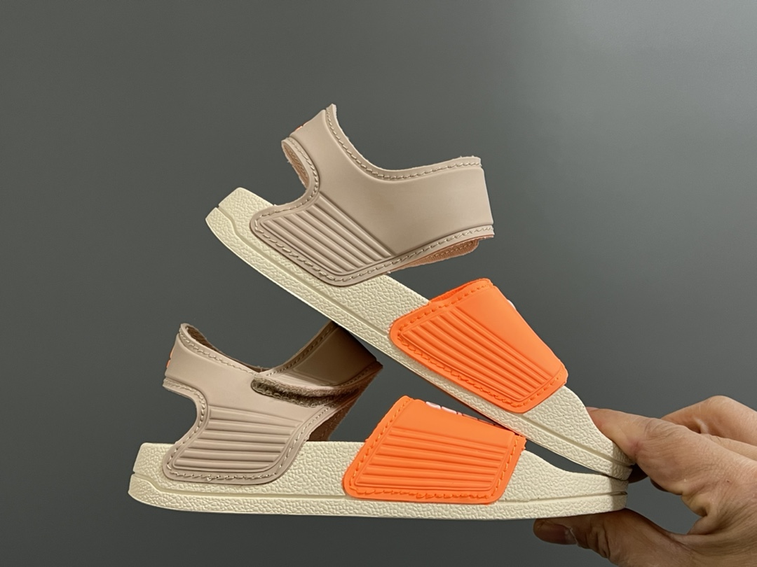 图片[9]-A家原单新款SANDAL沙滩儿童魔术贴凉鞋 尺码：26-35码 原单外贸订单❤️ 原厂鞋材鞋楦鞋盒🖤 超轻超薄超透气凉鞋☁️ 魔术贴设计，方便调节✔️ 海边沙滩露营，备一双都很方便✌🏻-选品中心