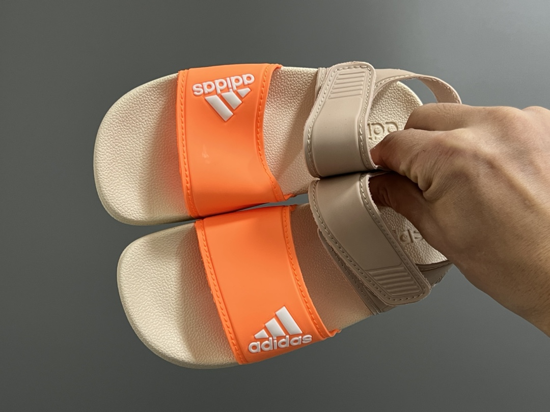 A家原单新款SANDAL沙滩儿童魔术贴凉鞋 尺码：26-35码 原单外贸订单❤️ 原厂鞋材鞋楦鞋盒🖤 超轻超薄超透气凉鞋☁️ 魔术贴设计，方便调节✔️ 海边沙滩露营，备一双都很方便✌🏻-选品中心