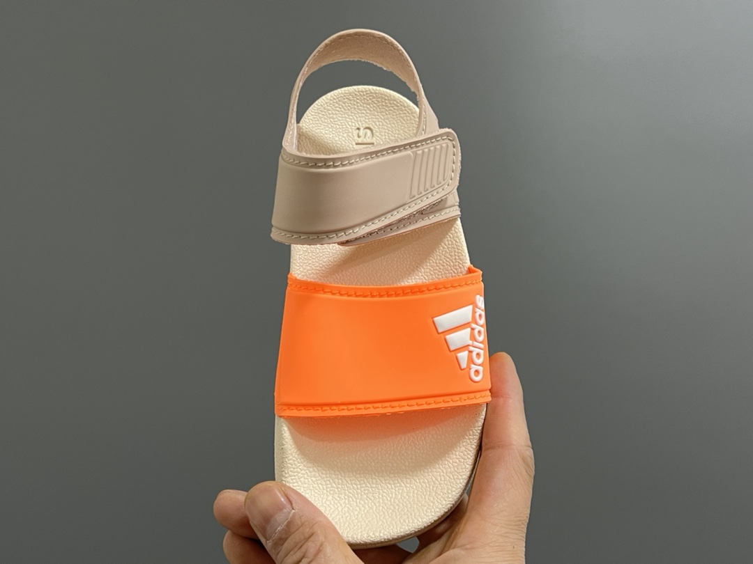 图片[8]-A家原单新款SANDAL沙滩儿童魔术贴凉鞋 尺码：26-35码 原单外贸订单❤️ 原厂鞋材鞋楦鞋盒🖤 超轻超薄超透气凉鞋☁️ 魔术贴设计，方便调节✔️ 海边沙滩露营，备一双都很方便✌🏻-选品中心