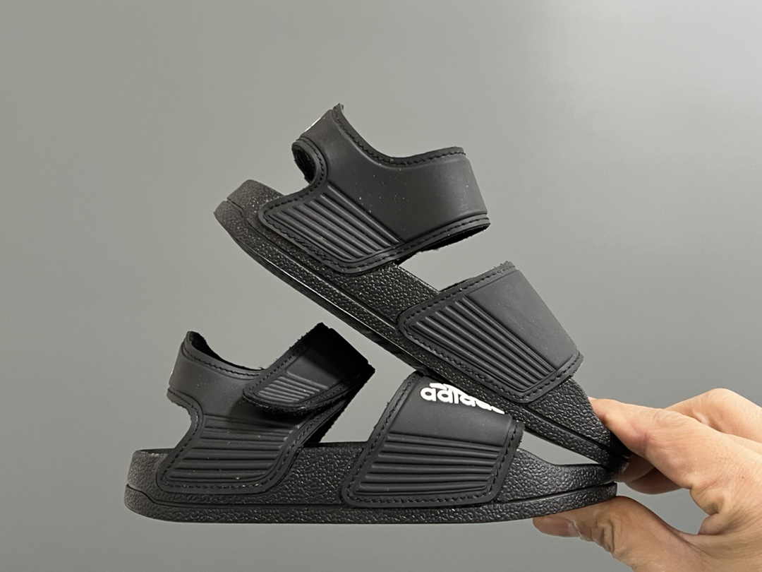 图片[9]-A家原单新款SANDAL沙滩儿童魔术贴凉鞋 尺码：26-35码 原单外贸订单❤️ 原厂鞋材鞋楦鞋盒🖤 超轻超薄超透气凉鞋☁️ 魔术贴设计，方便调节✔️ 海边沙滩露营，备一双都很方便✌🏻-选品中心