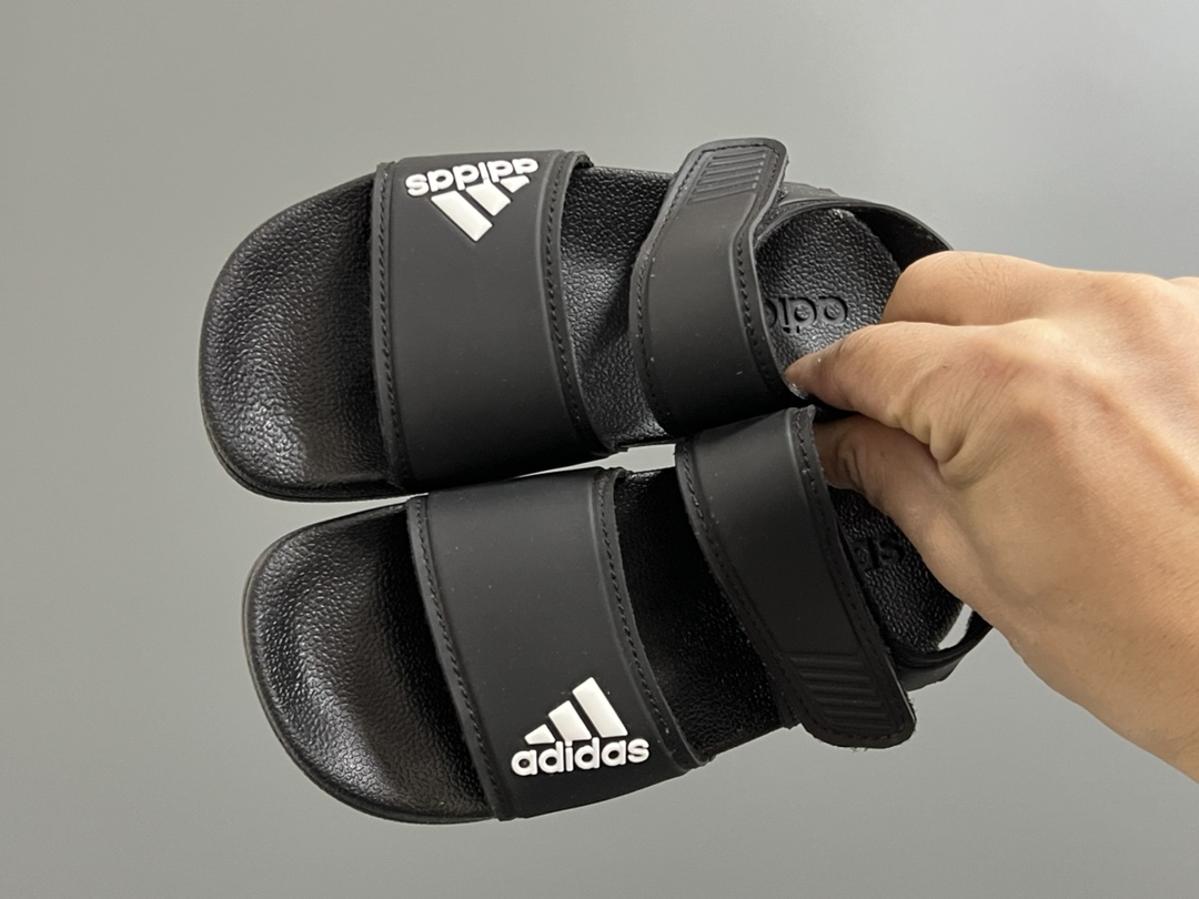 A家原单新款SANDAL沙滩儿童魔术贴凉鞋 尺码：26-35码 原单外贸订单❤️ 原厂鞋材鞋楦鞋盒🖤 超轻超薄超透气凉鞋☁️ 魔术贴设计，方便调节✔️ 海边沙滩露营，备一双都很方便✌🏻-选品中心