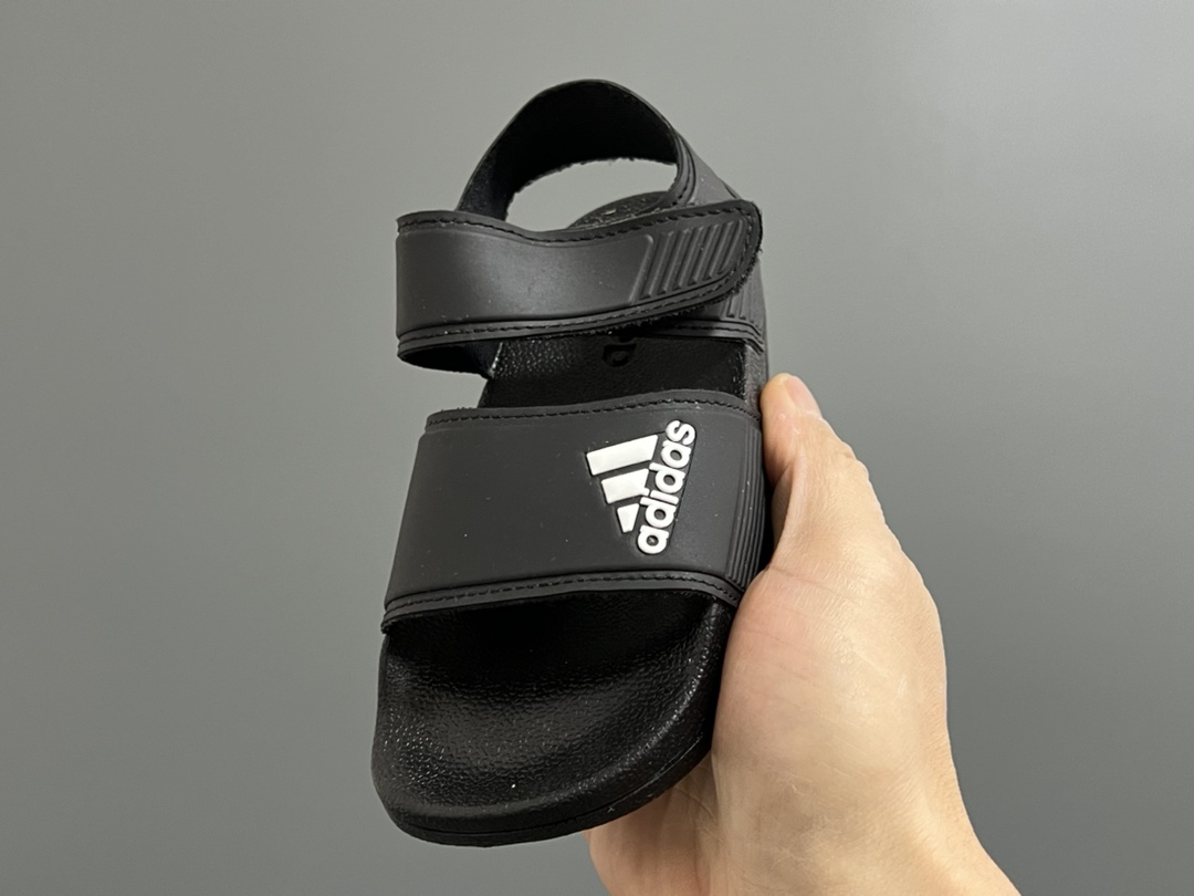 图片[3]-A家原单新款SANDAL沙滩儿童魔术贴凉鞋 尺码：26-35码 原单外贸订单❤️ 原厂鞋材鞋楦鞋盒🖤 超轻超薄超透气凉鞋☁️ 魔术贴设计，方便调节✔️ 海边沙滩露营，备一双都很方便✌🏻-选品中心