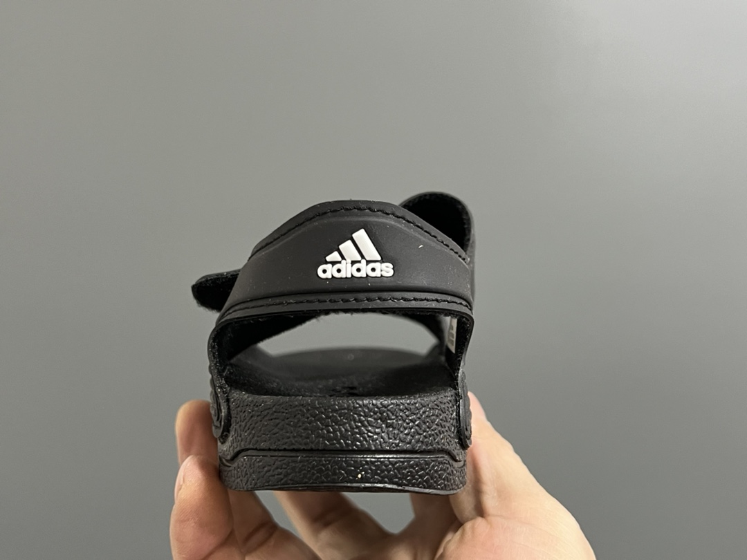 图片[7]-A家原单新款SANDAL沙滩儿童魔术贴凉鞋 尺码：26-35码 原单外贸订单❤️ 原厂鞋材鞋楦鞋盒🖤 超轻超薄超透气凉鞋☁️ 魔术贴设计，方便调节✔️ 海边沙滩露营，备一双都很方便✌🏻-选品中心