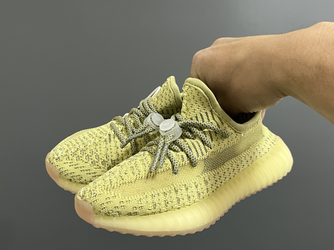 图片[2]-专G版椰子350V2真爆鞋带扣儿童一脚蹬运动鞋 尺码：24-35码 专柜版来咯🔥 真爆米花系列脚感超级棒👍🏻 软弹效果一绝❗️ 针织鞋面，透气舒适好打理✔️ 鞋带扣设计，对于小宝来说可太友好啦✌🏻 一脚蹬款式设计，穿脱自如✅-选品中心