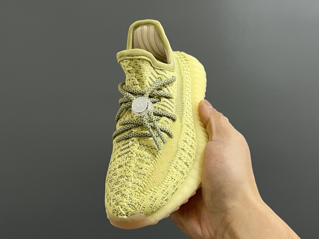 图片[3]-专G版椰子350V2真爆鞋带扣儿童一脚蹬运动鞋 尺码：24-35码 专柜版来咯🔥 真爆米花系列脚感超级棒👍🏻 软弹效果一绝❗️ 针织鞋面，透气舒适好打理✔️ 鞋带扣设计，对于小宝来说可太友好啦✌🏻 一脚蹬款式设计，穿脱自如✅-选品中心