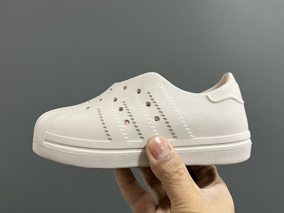 图片[4]-A家丑萌洞洞一脚蹬儿童凉鞋 尺码：24-37码 丑萌丑萌的小可爱凉鞋😍 透气孔设计，舒适不闷脚☁️ 附赠一对鞋垫，方便清洗✌🏻 一体成型工艺，全身无胶👍🏻-选品中心