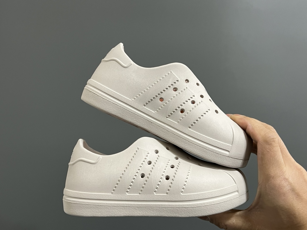 图片[9]-A家丑萌洞洞一脚蹬儿童凉鞋 尺码：24-37码 丑萌丑萌的小可爱凉鞋😍 透气孔设计，舒适不闷脚☁️ 附赠一对鞋垫，方便清洗✌🏻 一体成型工艺，全身无胶👍🏻-选品中心