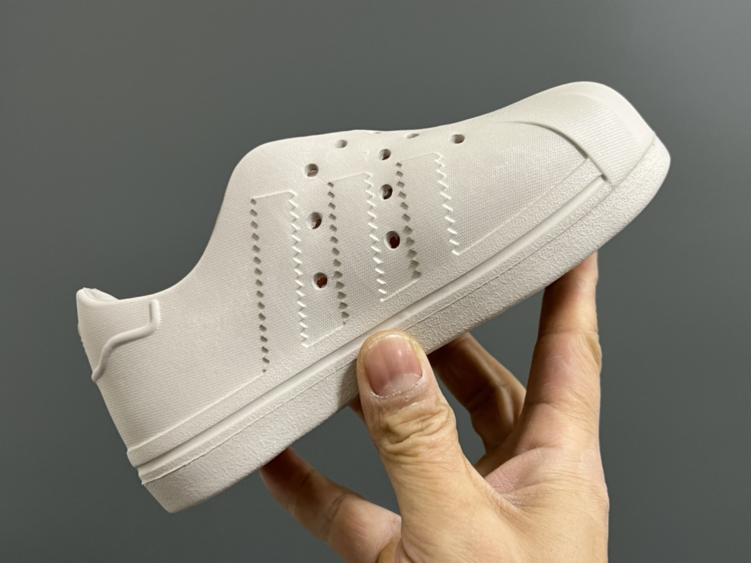 图片[6]-A家丑萌洞洞一脚蹬儿童凉鞋 尺码：24-37码 丑萌丑萌的小可爱凉鞋😍 透气孔设计，舒适不闷脚☁️ 附赠一对鞋垫，方便清洗✌🏻 一体成型工艺，全身无胶👍🏻-选品中心