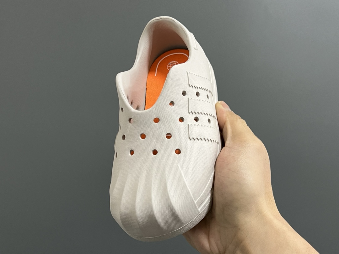 图片[3]-A家丑萌洞洞一脚蹬儿童凉鞋 尺码：24-37码 丑萌丑萌的小可爱凉鞋😍 透气孔设计，舒适不闷脚☁️ 附赠一对鞋垫，方便清洗✌🏻 一体成型工艺，全身无胶👍🏻-选品中心