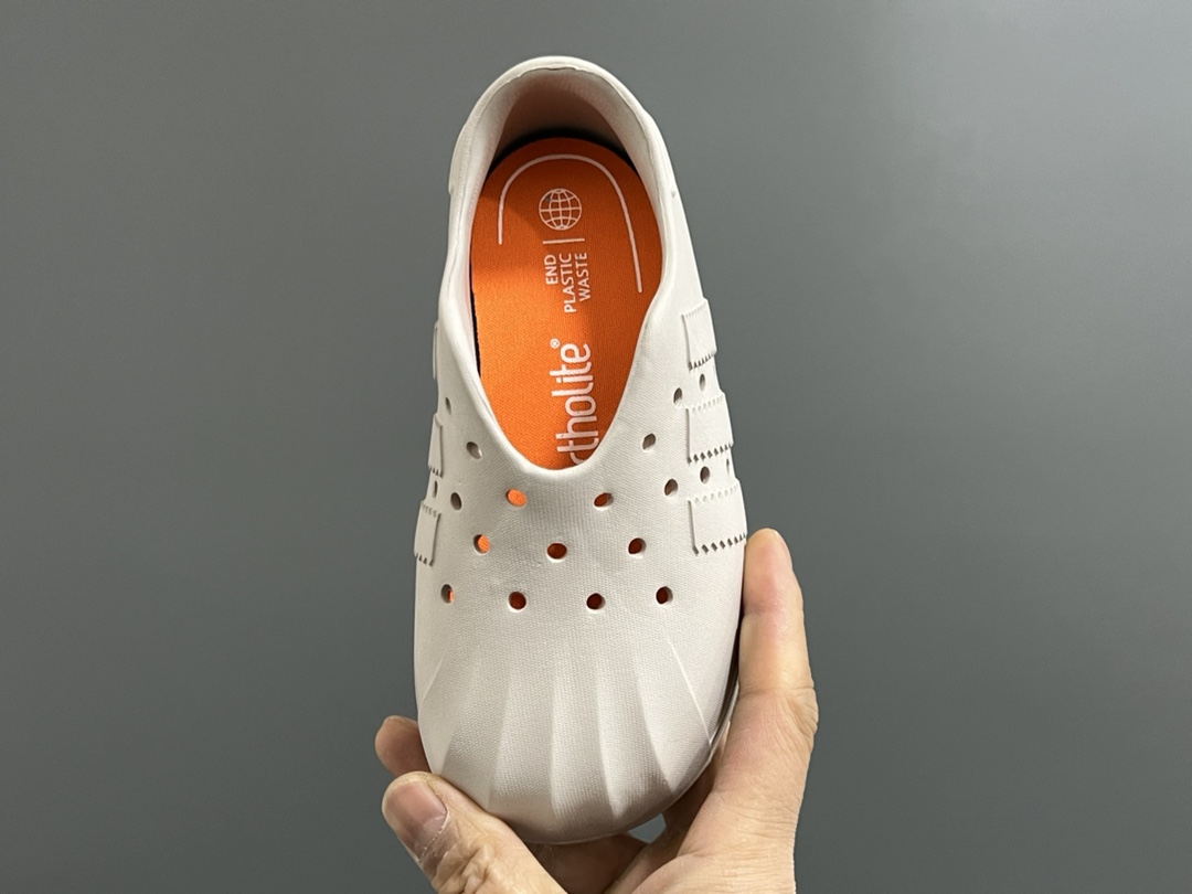 图片[8]-A家丑萌洞洞一脚蹬儿童凉鞋 尺码：24-37码 丑萌丑萌的小可爱凉鞋😍 透气孔设计，舒适不闷脚☁️ 附赠一对鞋垫，方便清洗✌🏻 一体成型工艺，全身无胶👍🏻-选品中心