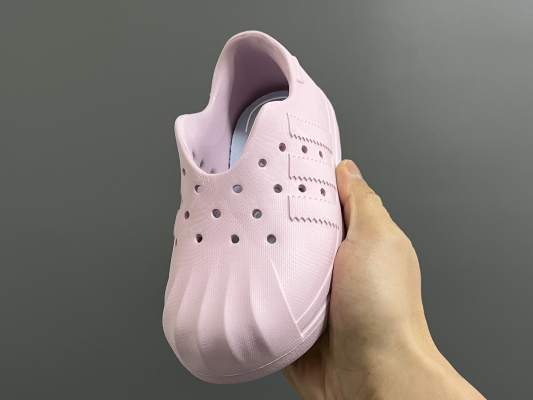 图片[3]-A家丑萌洞洞一脚蹬儿童凉鞋 尺码：24-37码 丑萌丑萌的小可爱凉鞋😍 透气孔设计，舒适不闷脚☁️ 附赠一对鞋垫，方便清洗✌🏻 一体成型工艺，全身无胶👍🏻-选品中心