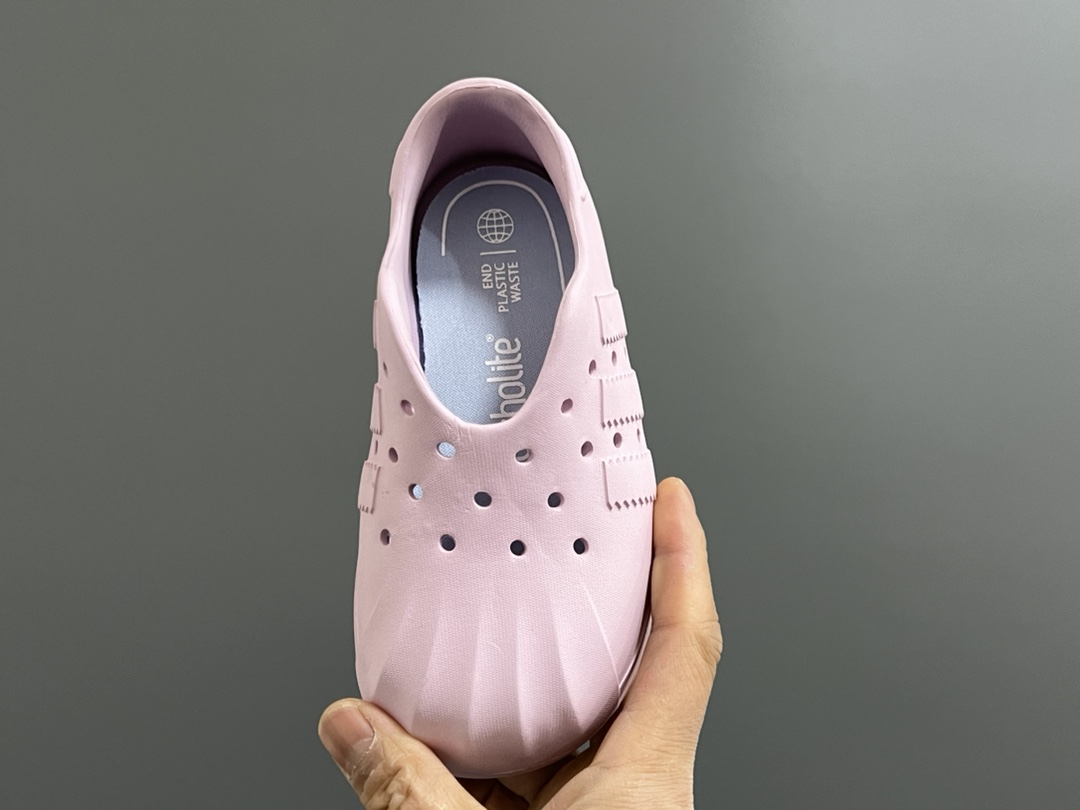 图片[8]-A家丑萌洞洞一脚蹬儿童凉鞋 尺码：24-37码 丑萌丑萌的小可爱凉鞋😍 透气孔设计，舒适不闷脚☁️ 附赠一对鞋垫，方便清洗✌🏻 一体成型工艺，全身无胶👍🏻-选品中心