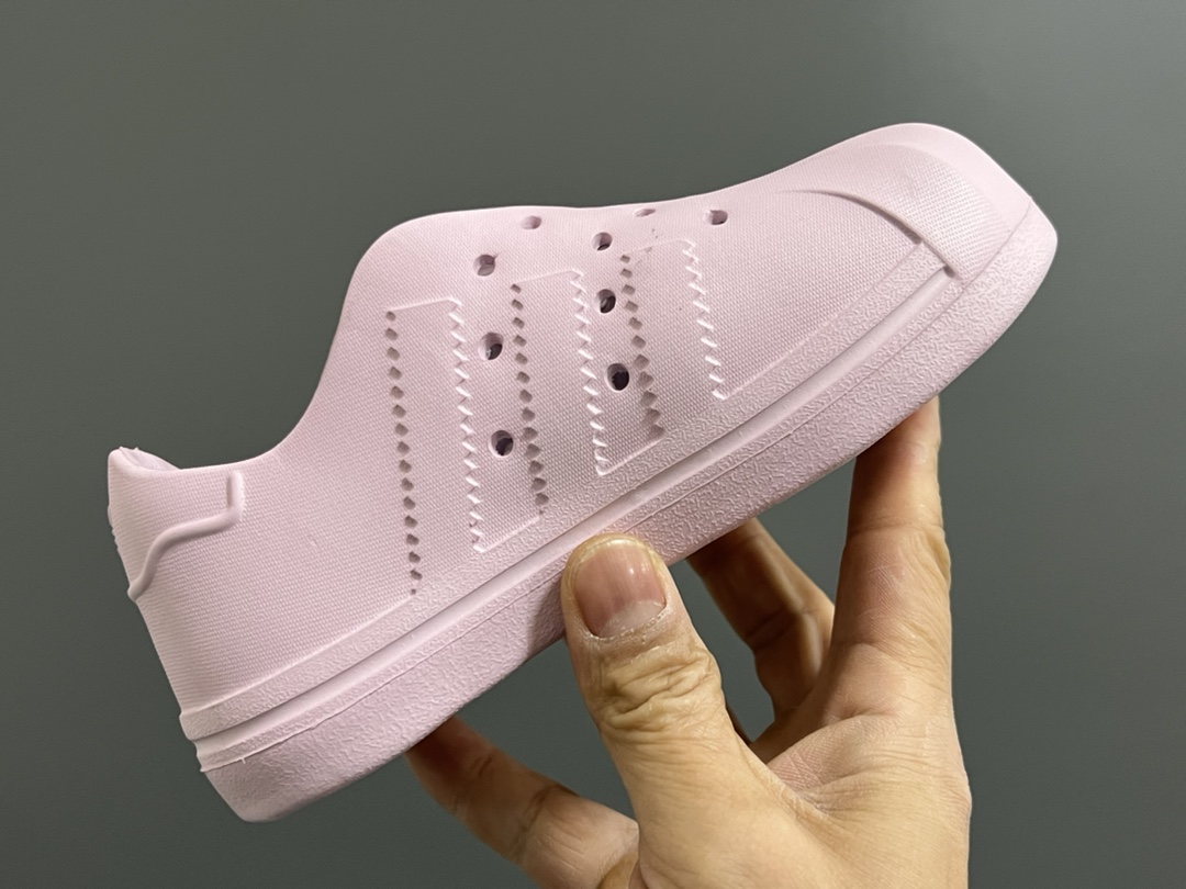 图片[6]-A家丑萌洞洞一脚蹬儿童凉鞋 尺码：24-37码 丑萌丑萌的小可爱凉鞋😍 透气孔设计，舒适不闷脚☁️ 附赠一对鞋垫，方便清洗✌🏻 一体成型工艺，全身无胶👍🏻-选品中心