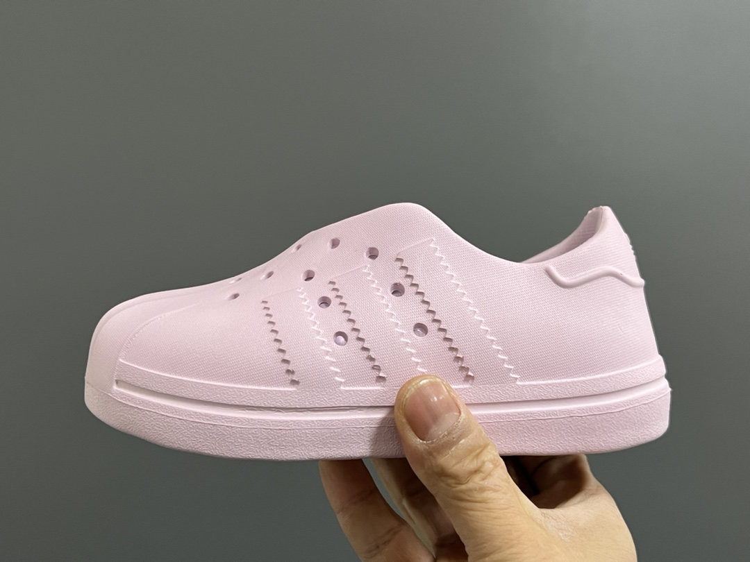 图片[4]-A家丑萌洞洞一脚蹬儿童凉鞋 尺码：24-37码 丑萌丑萌的小可爱凉鞋😍 透气孔设计，舒适不闷脚☁️ 附赠一对鞋垫，方便清洗✌🏻 一体成型工艺，全身无胶👍🏻-选品中心