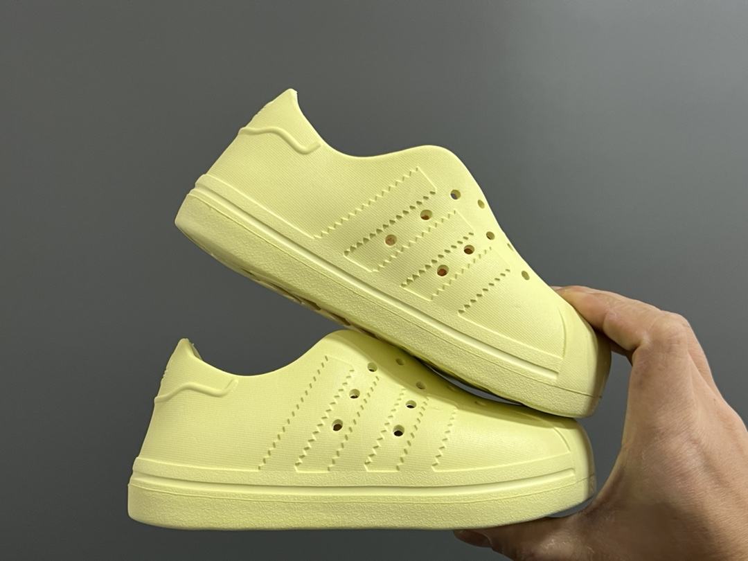 图片[9]-A家丑萌洞洞一脚蹬儿童凉鞋 尺码：24-37码 丑萌丑萌的小可爱凉鞋😍 透气孔设计，舒适不闷脚☁️ 附赠一对鞋垫，方便清洗✌🏻 一体成型工艺，全身无胶👍🏻-选品中心