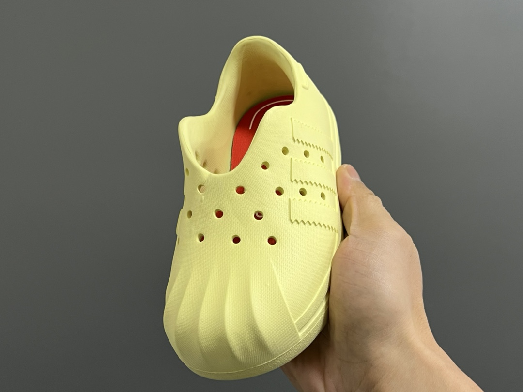 图片[3]-A家丑萌洞洞一脚蹬儿童凉鞋 尺码：24-37码 丑萌丑萌的小可爱凉鞋😍 透气孔设计，舒适不闷脚☁️ 附赠一对鞋垫，方便清洗✌🏻 一体成型工艺，全身无胶👍🏻-选品中心