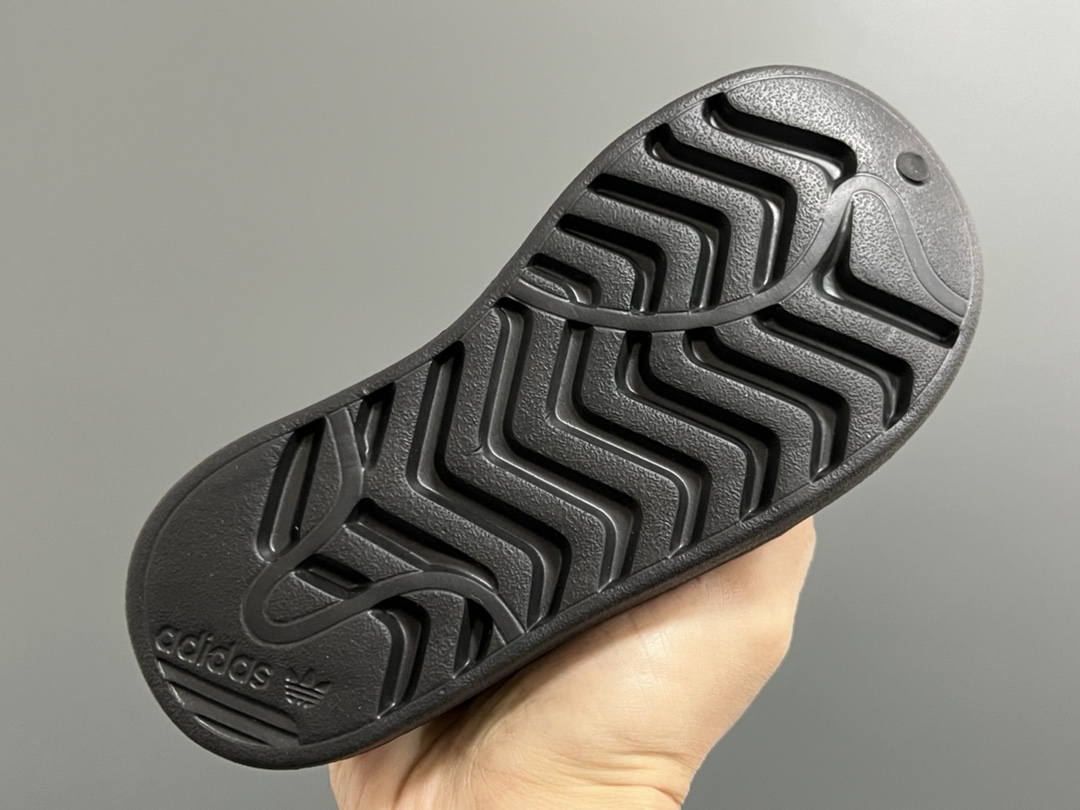 图片[5]-代理‼️‼️‼️ A家丑萌洞洞一脚蹬儿童凉鞋 尺码：24-37码 丑萌丑萌的小可爱凉鞋😍 透气孔设计，舒适不闷脚☁️ 附赠一对鞋垫，方便清洗✌🏻 一体成型工艺，全身无胶👍🏻-选品中心