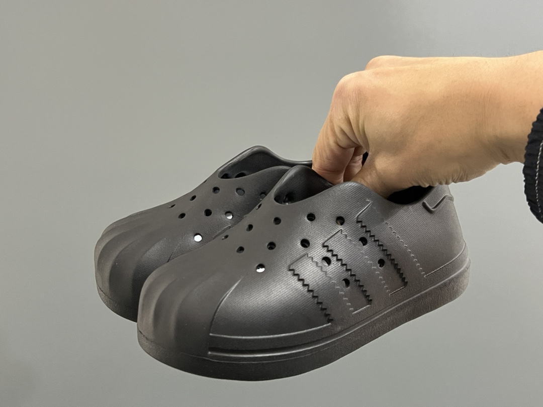 图片[2]-代理‼️‼️‼️ A家丑萌洞洞一脚蹬儿童凉鞋 尺码：24-37码 丑萌丑萌的小可爱凉鞋😍 透气孔设计，舒适不闷脚☁️ 附赠一对鞋垫，方便清洗✌🏻 一体成型工艺，全身无胶👍🏻-选品中心