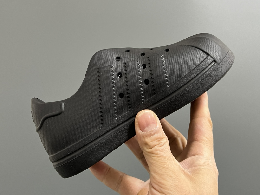 图片[6]-代理‼️‼️‼️ A家丑萌洞洞一脚蹬儿童凉鞋 尺码：24-37码 丑萌丑萌的小可爱凉鞋😍 透气孔设计，舒适不闷脚☁️ 附赠一对鞋垫，方便清洗✌🏻 一体成型工艺，全身无胶👍🏻-选品中心