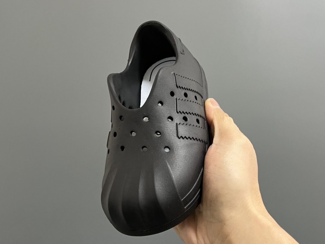 图片[3]-代理‼️‼️‼️ A家丑萌洞洞一脚蹬儿童凉鞋 尺码：24-37码 丑萌丑萌的小可爱凉鞋😍 透气孔设计，舒适不闷脚☁️ 附赠一对鞋垫，方便清洗✌🏻 一体成型工艺，全身无胶👍🏻-选品中心