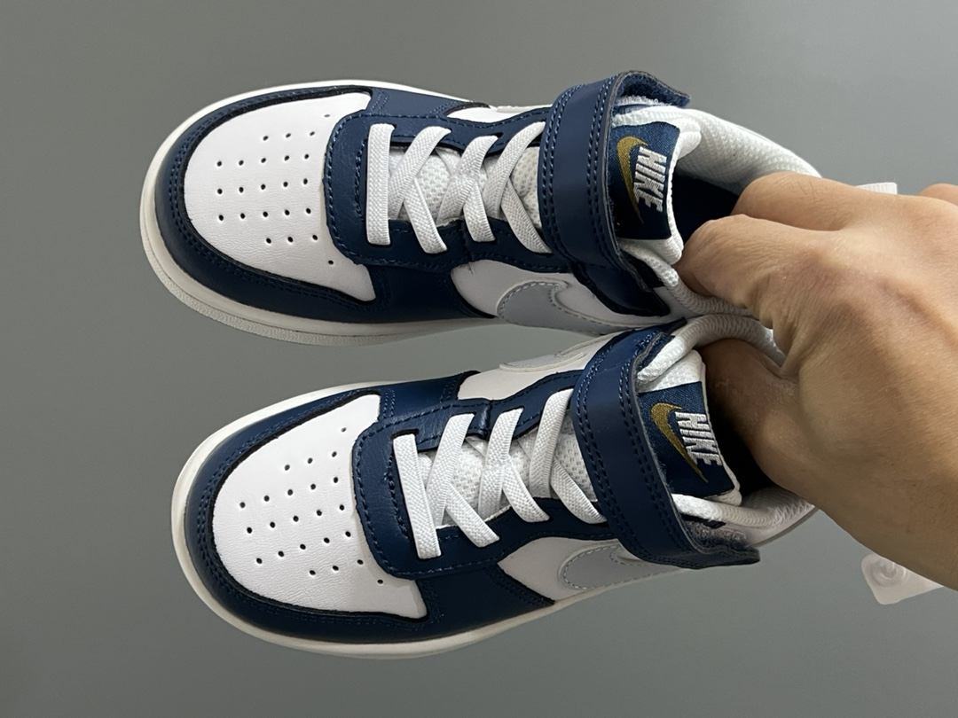 NK 空一号工装低帮魔术贴儿童板鞋小白鞋 尺码：24-37.5码 经典百搭板鞋小白鞋，学生时代必备❤️ 低帮魔术贴设计，穿脱方便✔️ 橡胶大底，耐磨防滑👍🏻-选品中心