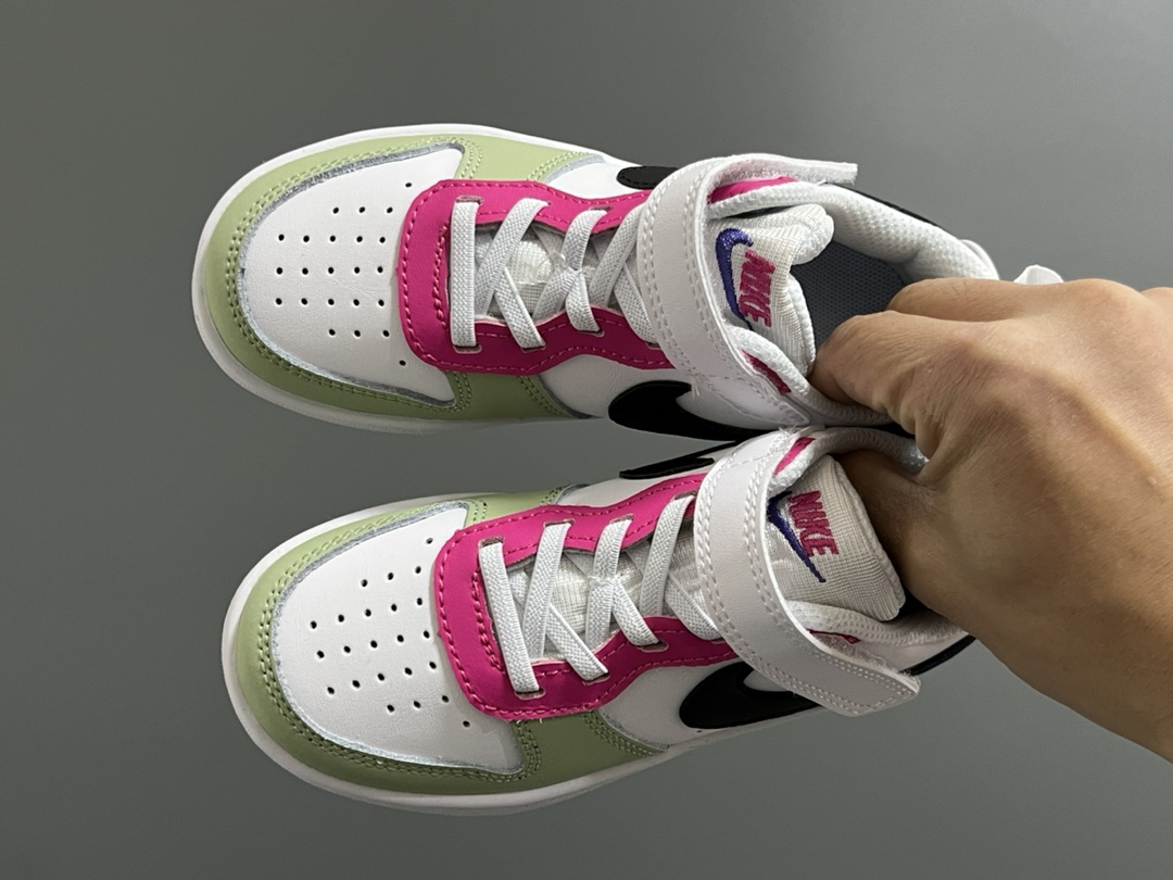 NK 空一号工装低帮魔术贴儿童板鞋小白鞋 尺码：22-37码 经典百搭板鞋小白鞋，学生时代必备❤️ 低帮魔术贴设计，穿脱方便✔️ 橡胶大底，耐磨防滑👍🏻-选品中心