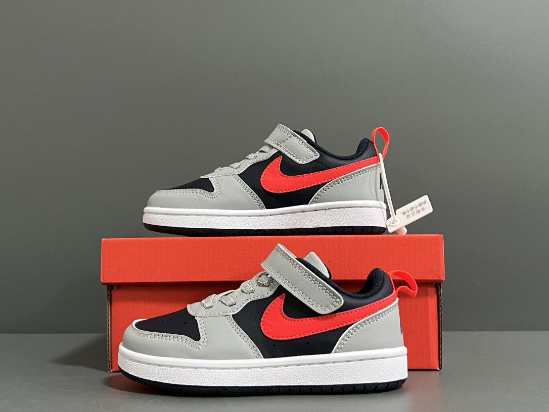 新配色 NK 空一号工装低帮魔术贴儿童板鞋小白鞋 尺码：22-37码 经典百搭板鞋小白鞋，学生时代必备❤️ 低帮魔术贴设计，穿脱方便✔️ 橡胶大底，耐磨防滑👍🏻-选品中心