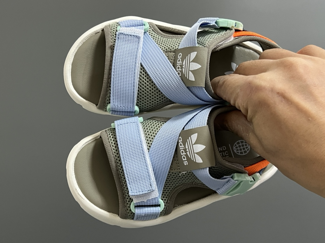 NO:338016,A new open-toe children's casual sandals SIZE26-35 size, new cabinet synchronous new style, breathable hollow mesh design, Velcro adjustable buckle, easy to put on and take off, wear-resistant and non-slip sole, excellent foot feeling, slippers, sandals, sandals, slippers,19860909A家新款露趾儿童休闲凉鞋 SIZE26-35码 柜子同步新款 透气性镂空网面设计 魔术贴可调节扣,穿脱方便 耐磨防滑大底,脚感超赞,拖鞋，凉鞋,sandals,slippers,,Children's