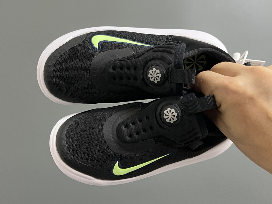 NK 春夏新款E赤足系列一脚蹬轻便缓震儿童运动鞋 尺码：24-37码 E赤足系列，升级网面透气舒适☁️ 升级橡胶耐磨防滑大底，脚感更舒适✔️ 松紧带一脚蹬设计，穿脱快人一步✌🏻 精致刺绣LOGO，简约时髦又洋气✨-选品中心