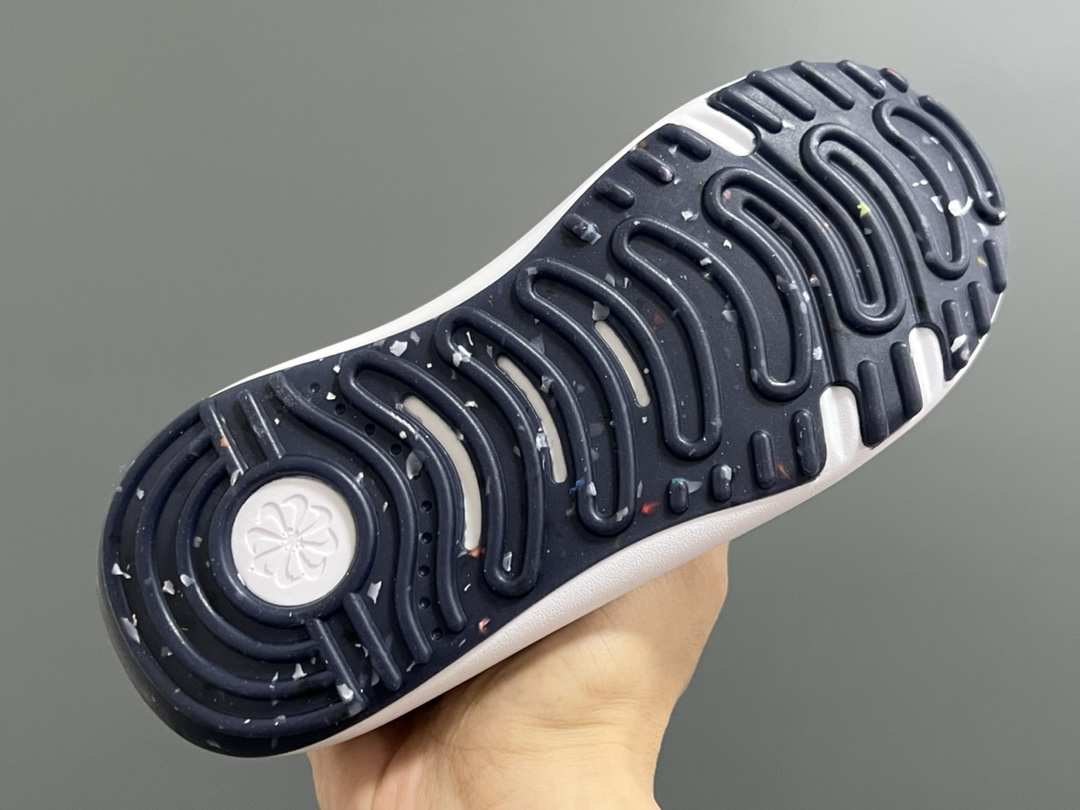 图片[5]-NK 春夏新款E赤足系列一脚蹬轻便缓震儿童运动鞋 尺码：24-37码 E赤足系列，升级网面透气舒适☁️ 升级橡胶耐磨防滑大底，脚感更舒适✔️ 松紧带一脚蹬设计，穿脱快人一步✌🏻 精致刺绣LOGO，简约时髦又洋气✨-选品中心