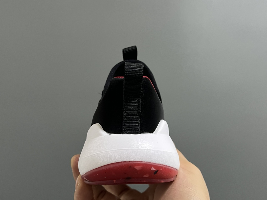 图片[7]-NK 春夏新款E赤足系列一脚蹬轻便缓震儿童运动鞋 尺码：24-37码 E赤足系列，升级网面透气舒适☁️ 升级橡胶耐磨防滑大底，脚感更舒适✔️ 松紧带一脚蹬设计，穿脱快人一步✌🏻 精致刺绣LOGO，简约时髦又洋气✨-选品中心