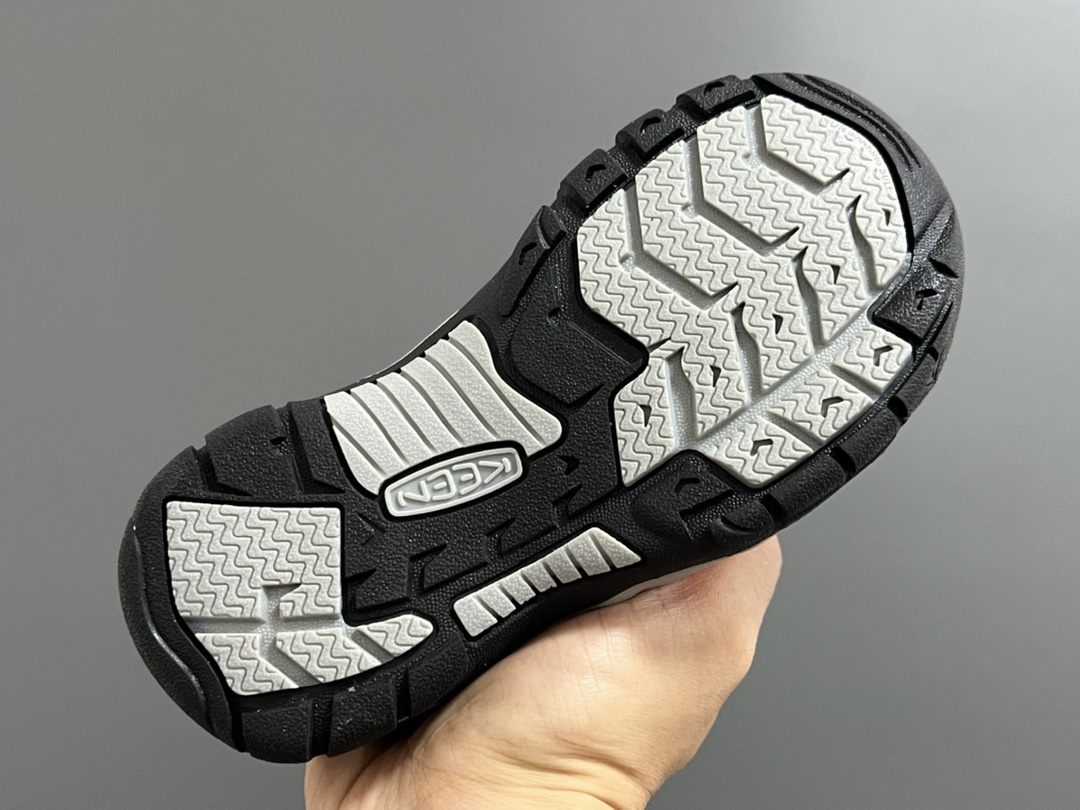 图片[5]-海外版 Keen 科恩溯溪两穿儿童凉鞋 尺码：26-37码 海外代购版👍🏻 这鞋型太好看啦😍丑萌丑萌感✨ 魔术贴➕松紧带设计，方便调节✔️ 溯溪两穿橡胶耐磨大底，抓地力超强✌🏻 今年必备单品🛒-选品中心