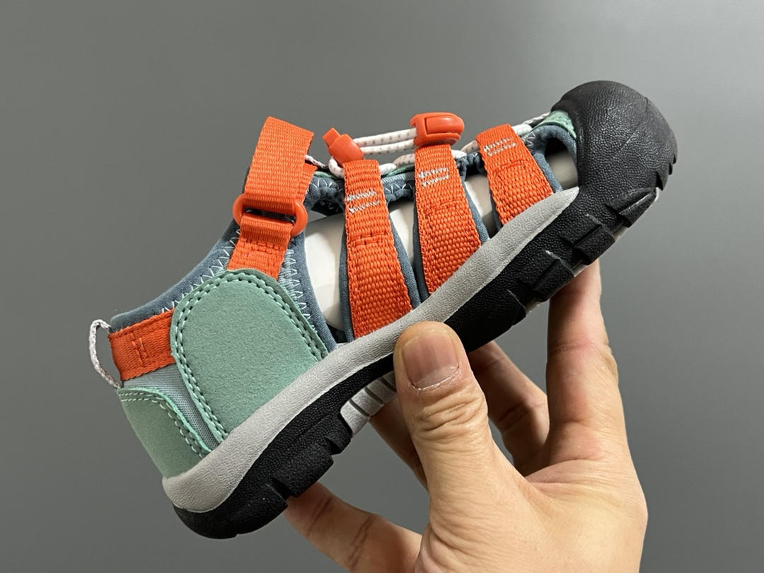 图片[6]-海外版 Keen 科恩溯溪两穿儿童凉鞋 尺码：26-37码 海外代购版👍🏻 这鞋型太好看啦😍丑萌丑萌感✨ 魔术贴➕松紧带设计，方便调节✔️ 溯溪两穿橡胶耐磨大底，抓地力超强✌🏻 今年必备单品🛒-选品中心