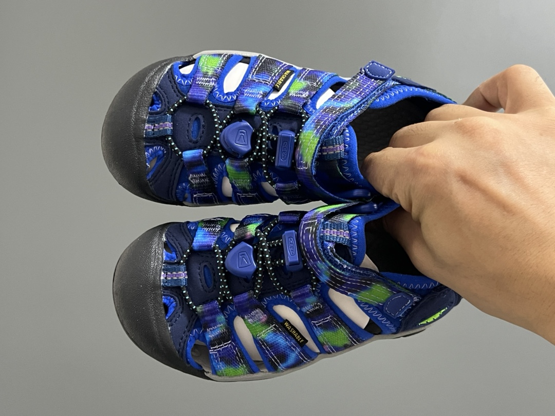 海外版 Keen 科恩溯溪两穿儿童凉鞋 尺码：26-37码 海外代购版👍🏻 这鞋型太好看啦😍丑萌丑萌感✨ 魔术贴➕松紧带设计，方便调节✔️ 溯溪两穿橡胶耐磨大底，抓地力超强✌🏻 今年必备单品🛒-选品中心