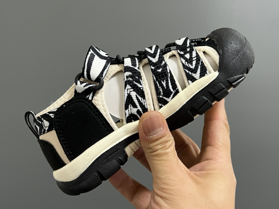 图片[6]-海外版 Keen 科恩溯溪两穿儿童凉鞋 尺码：26-37码 海外代购版👍🏻 这鞋型太好看啦😍丑萌丑萌感✨ 魔术贴➕松紧带设计，方便调节✔️ 溯溪两穿橡胶耐磨大底，抓地力超强✌🏻 今年必备单品🛒-选品中心