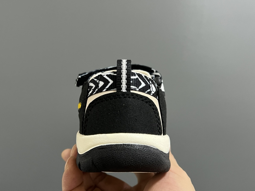 图片[7]-海外版 Keen 科恩溯溪两穿儿童凉鞋 尺码：26-37码 海外代购版👍🏻 这鞋型太好看啦😍丑萌丑萌感✨ 魔术贴➕松紧带设计，方便调节✔️ 溯溪两穿橡胶耐磨大底，抓地力超强✌🏻 今年必备单品🛒-选品中心