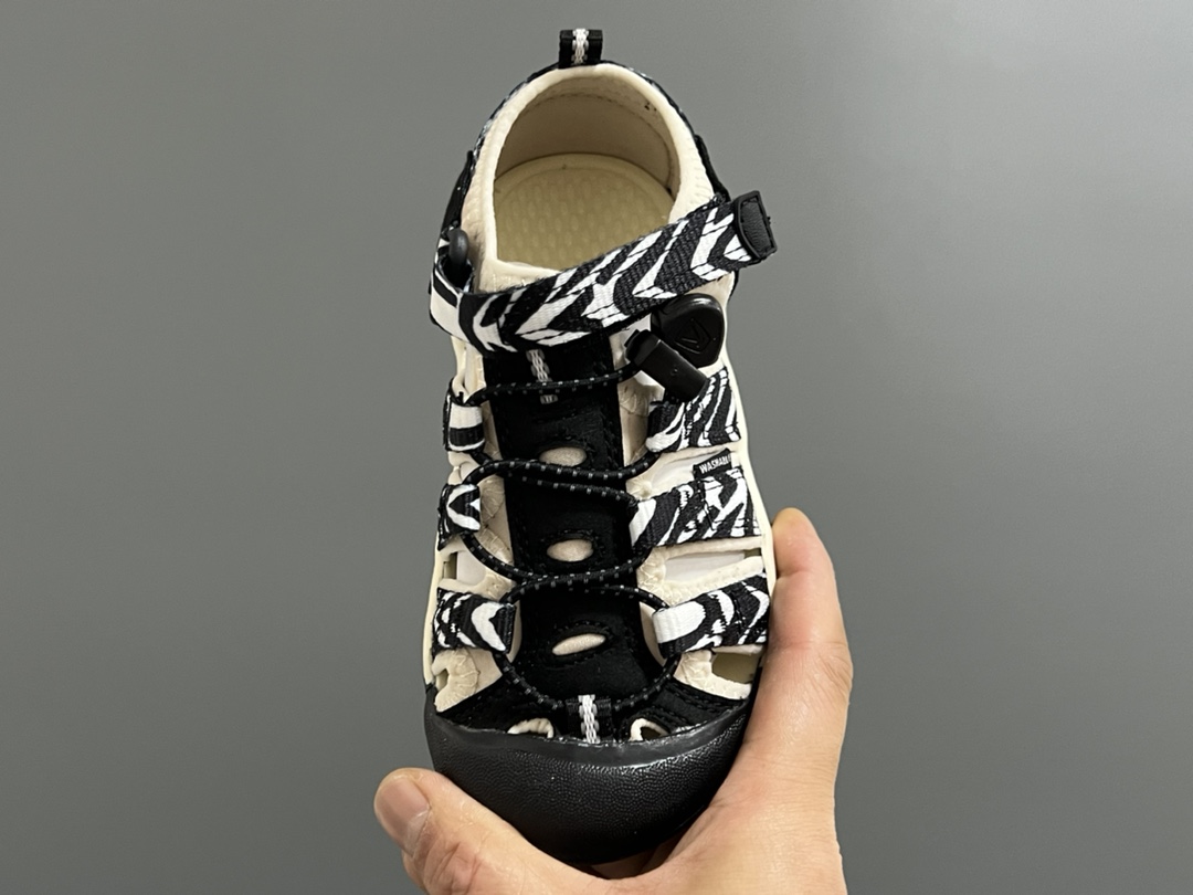 图片[8]-海外版 Keen 科恩溯溪两穿儿童凉鞋 尺码：26-37码 海外代购版👍🏻 这鞋型太好看啦😍丑萌丑萌感✨ 魔术贴➕松紧带设计，方便调节✔️ 溯溪两穿橡胶耐磨大底，抓地力超强✌🏻 今年必备单品🛒-选品中心