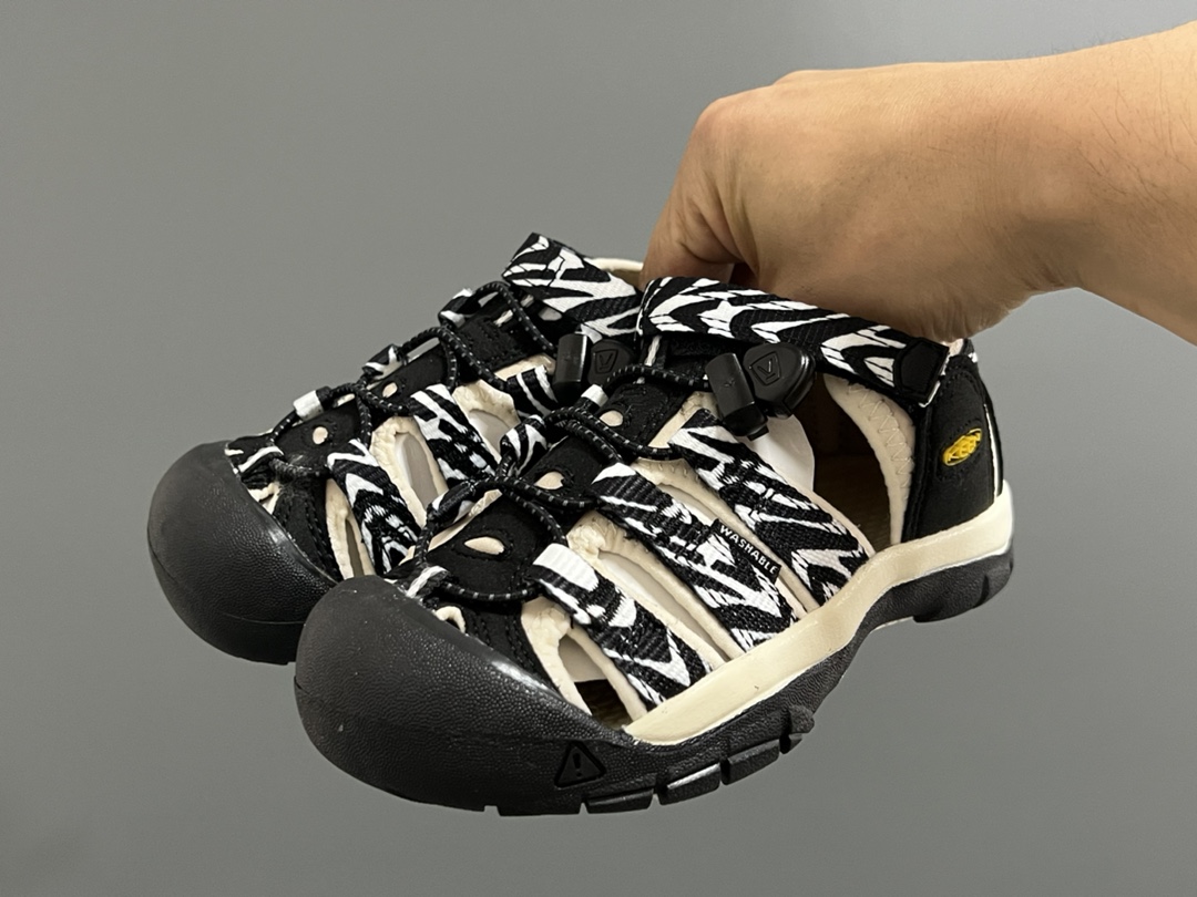 图片[2]-海外版 Keen 科恩溯溪两穿儿童凉鞋 尺码：26-37码 海外代购版👍🏻 这鞋型太好看啦😍丑萌丑萌感✨ 魔术贴➕松紧带设计，方便调节✔️ 溯溪两穿橡胶耐磨大底，抓地力超强✌🏻 今年必备单品🛒-选品中心